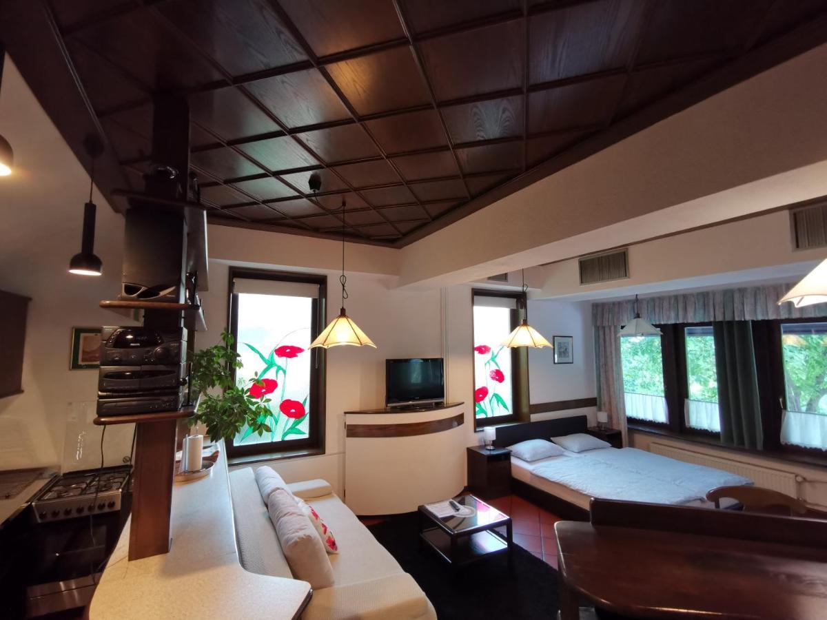 Apartmaji Mak Єсеніце Екстер'єр фото