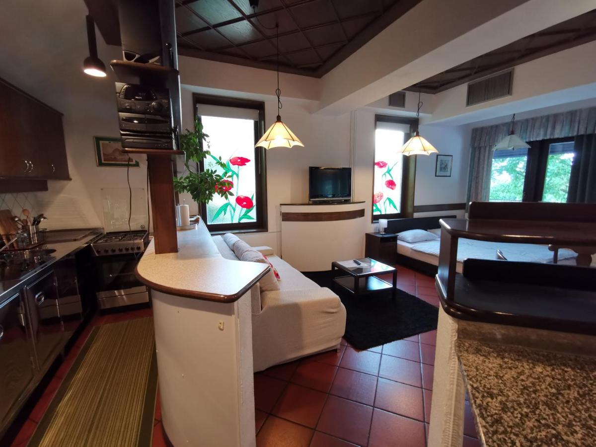 Apartmaji Mak Єсеніце Екстер'єр фото